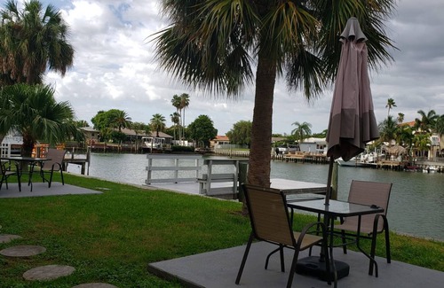 Capri Isle Apartamento | Treasure Island Waterfront Oasis Minutes to Beach Dock Sunsets at John’s Pass