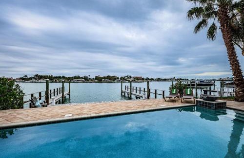 Treasure Island Casa | Treasure Trove Buccaneer | Waterfront with a Pool