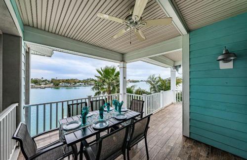 Treasure Island Casa | Treasure Trove Buccaneer | Waterfront with a Pool