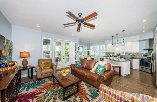 Treasure Island Casa | Treasure Trove Buccaneer | Waterfront with a Pool