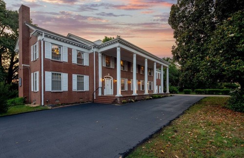 Fort Smith Casa | Treasured Mist suite with king size bed, smart tv/wifi, game room, and much more