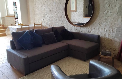 Saint-Florentin Apartamento | Treat yourself to a timeless moment of heritage, art and gentle living!