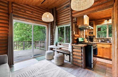 Gold Bar Cabina | Tree Frog Terrace - mountain trail w/ views, river access, 4+pets