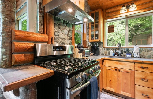 Gold Bar Cabina | Tree Frog Terrace - mountain trail w/ views, river access, 4+pets