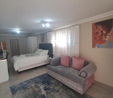Port Elizabeth Casa | Tree Haven Guesthouse