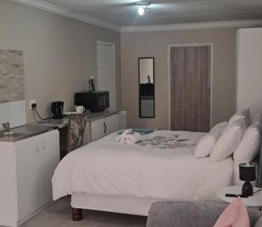 Port Elizabeth Casa | Tree Haven Guesthouse