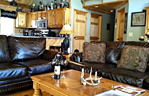 Hiawassee Cabina | Tree House Lodge (Real Log Mountain Paradise)