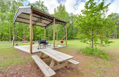 Higden Casa | Tree-Lined Higden Retreat Close to Parks and Trails