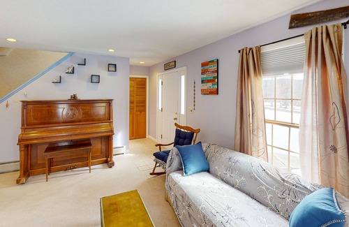 Lee Casa | Tree-lined Home, Large Yard, Pool, & Dog-Friendly.