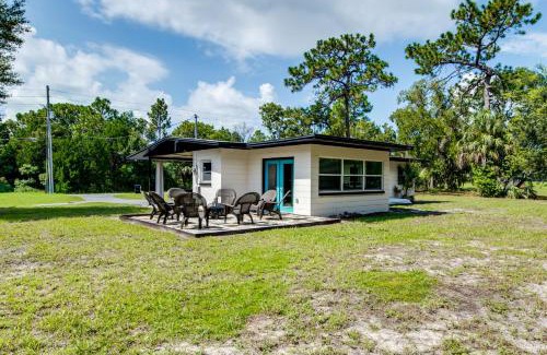 Crystal River Casa | Tree-Lined Retreat 4 Mi to Three Sisters Springs!