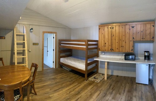 Mancelona Cabaña | Tree Top Cottage on 15 wooded acres