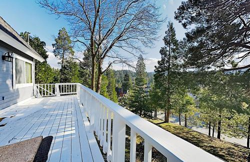 Lake Arrowhead Casa | Tree-Top Getaway