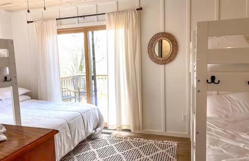 Topton Casa | Tree Top Lakefront Cottage on Lake Nantahala