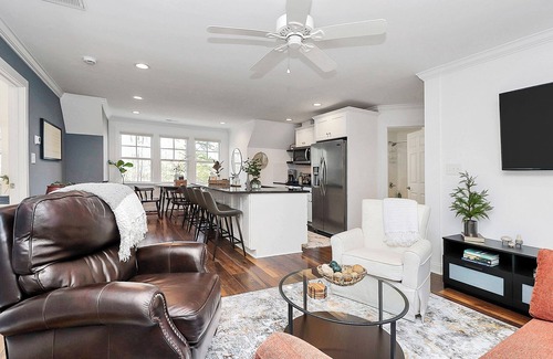 Concord Apartamento | Tree top view 2-bedroom cozy apartment in tranquil Concord, NC.