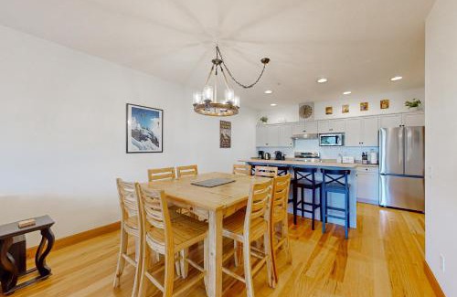 Big White Ski Resort Casa | Tree Tops 03