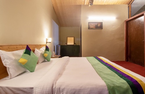 Shimla Hotel | Treebo Daak Bangla Retreat With Mountain View