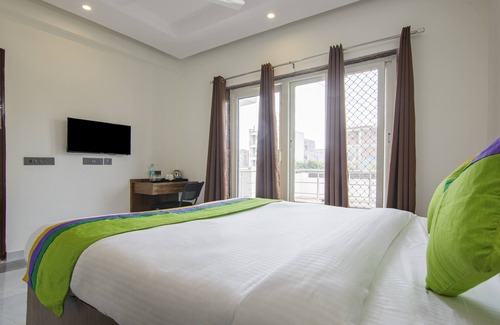 Noida Hotel | Treebo Grand Vista - 62