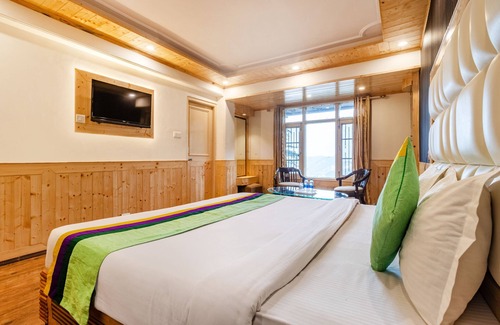 Shimla Hotel | Treebo Greenland, Mall Road