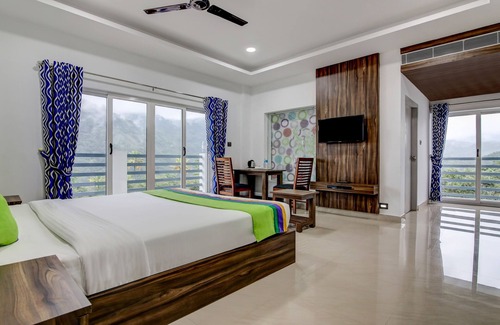 Kannan Devan Hills Hotel | Treebo Trend Misty Garden Resorts With Mountain View
