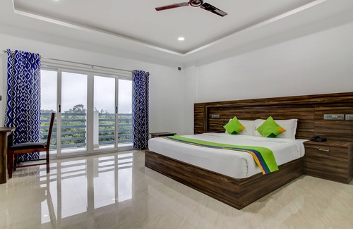 Kannan Devan Hills Hotel | Treebo Trend Misty Garden Resorts With Mountain View