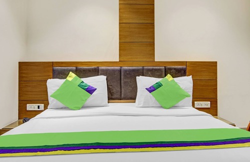 Karol Bagh Hotel | Treebo Trend Hotel Fortuner