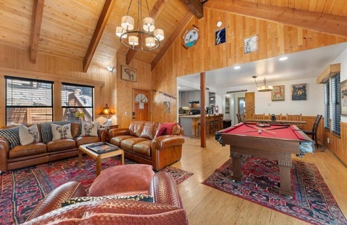 Kingswood Estates Casa | Knotty & Nice! 6Br3ba, Slps17, piscina Tbl, jacuzzi, chimenea, senderismo, 10min 2 playa