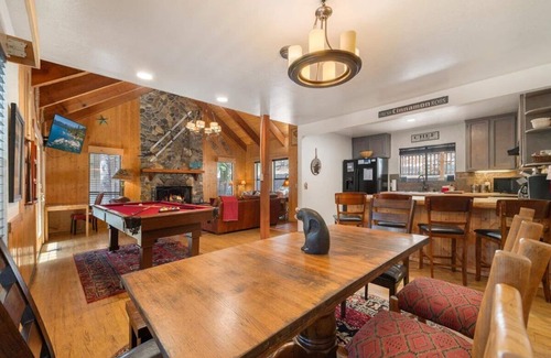 Kingswood Estates Casa | Knotty & Nice! 6Br3ba, Slps17, piscina Tbl, jacuzzi, chimenea, senderismo, 10min 2 playa