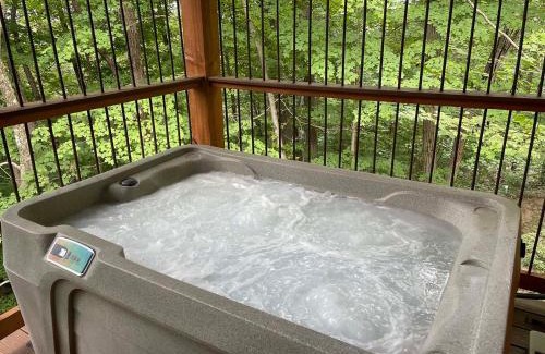 Millersburg Casa | Treehouse #0 by Amish Country Lodging