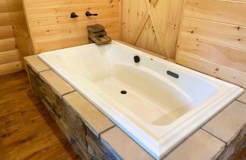 Millersburg Casa | Treehouse #0 by Amish Country Lodging