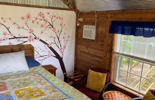 Leasburg Casa | Treehouse #1 - Conveniently located near wineries, caves, hiking & floating!