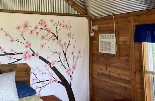 Leasburg Casa | Treehouse #1 - Conveniently located near wineries, caves, hiking & floating!