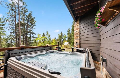 Black Hawk Casa | Treehouse 1BR with Hot Tub home