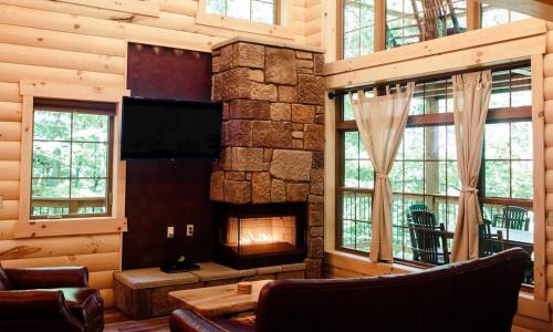 Millersburg Casa | Treehouse #3 by Amish Country Lodging