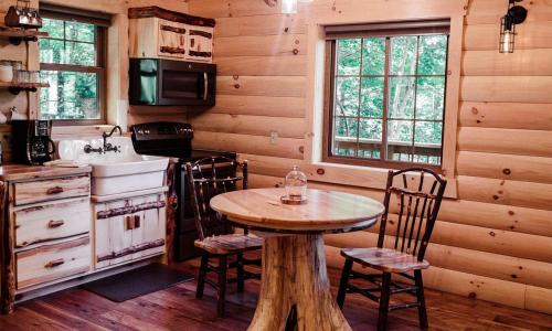 Millersburg Casa | Treehouse #4 by Amish Country Lodging