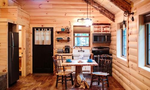 Millersburg Casa | Treehouse #6 by Amish Country Lodging