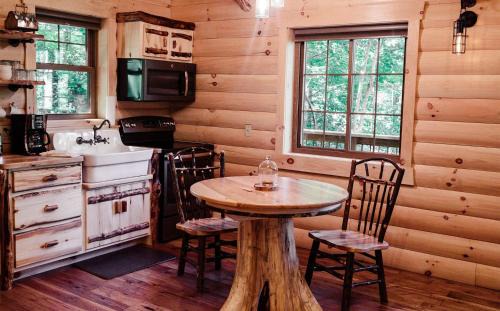 Millersburg Casa | Treehouse #7 by Amish Country Lodging