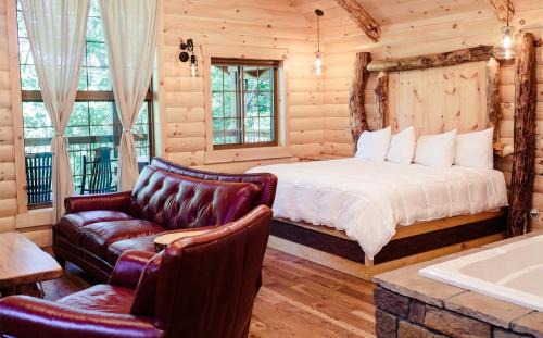 Millersburg Casa | Treehouse #7 by Amish Country Lodging