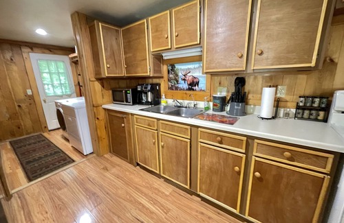 Dedham Cabina | Treehouse Cabin - Near Green Lake & Phillips Lake