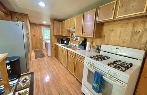 Dedham Cabina | Treehouse Cabin - Near Green Lake & Phillips Lake