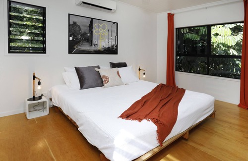Manunda Casa | Treehouse Close to the City with Private Garden