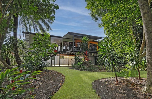Manunda Casa | Treehouse Close to the City with Private Garden