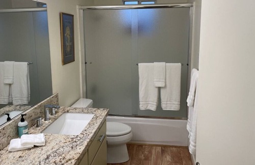 Belmont Cabaña | Treehouse cottage in beautiful Belmont