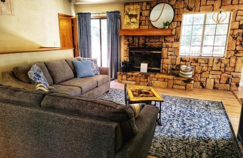 Crestline Casa | Treehouse Cottage