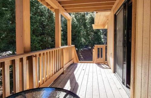 Crestline Casa | Treehouse Cottage