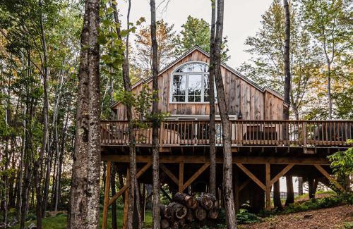 Belgrade Casa | Treehouse Duo Lakefront 2 Private Hot Tubs