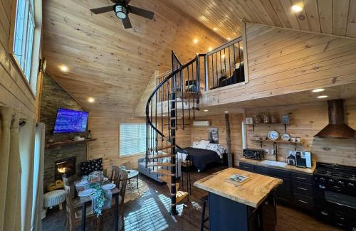 Belgrade Casa | Treehouse Duo Lakefront 2 Private Hot Tubs
