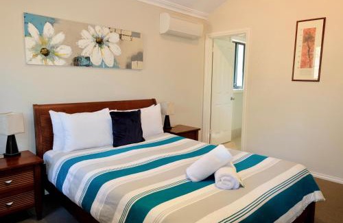 Quindalup Casa | Treehouse-elevated nature setting, kids TV room