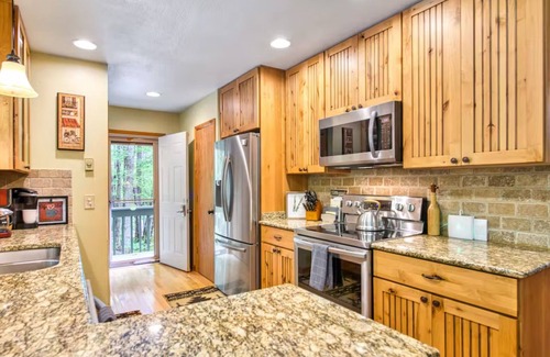 Waynesville Cabina | Treehouse Escape -Hot Tub, Amazing Views