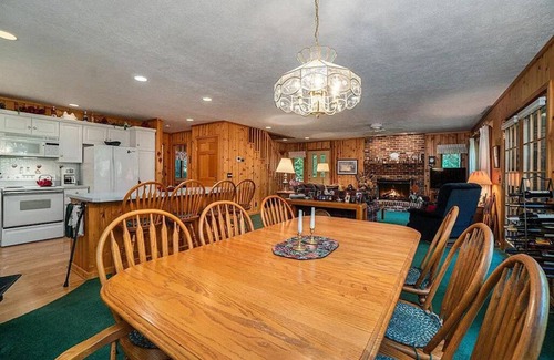 Frankfort Casa | Treehouse feel, sleeps 10! Near Crystal Lake’s South Shore public beach and CSA.
