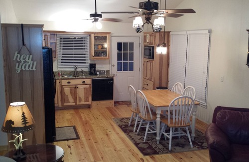 Ellijay Cabina | Treehouse in Coosawatee River Resort